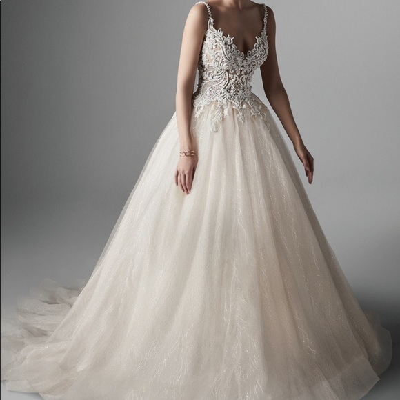 ***SOLD*** Maggie Sottero Wedding Dress - Picture 3 of 8